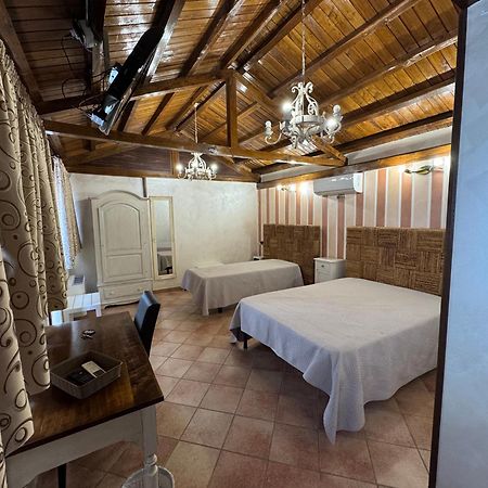 B&B Oasi Di Mamma Clara Latina Kültér fotó
