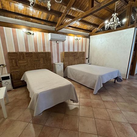 B&B Oasi Di Mamma Clara Latina Kültér fotó