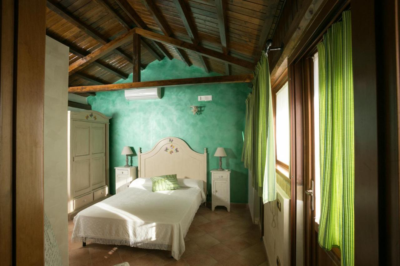 B&B Oasi Di Mamma Clara Latina Kültér fotó