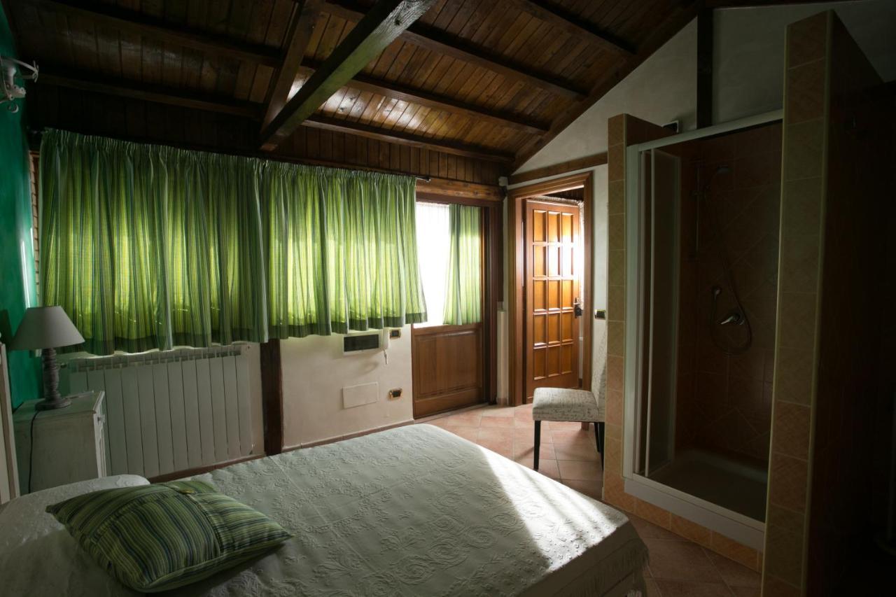 B&B Oasi Di Mamma Clara Latina Kültér fotó