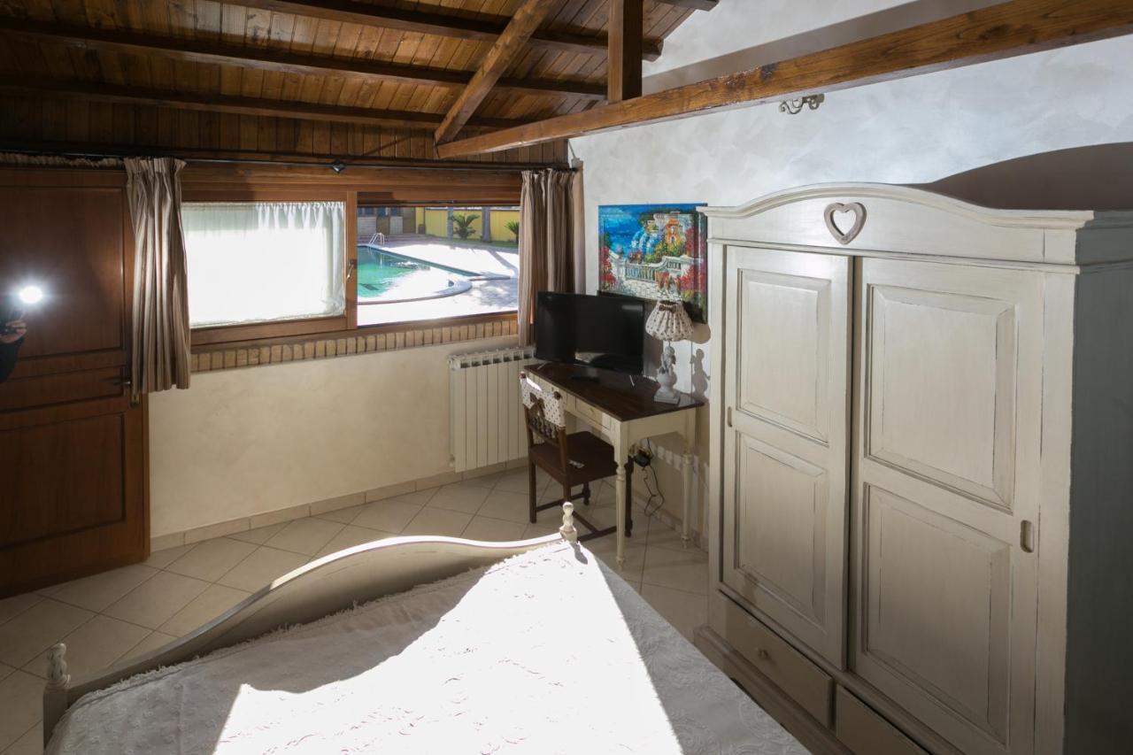 B&B Oasi Di Mamma Clara Latina Kültér fotó