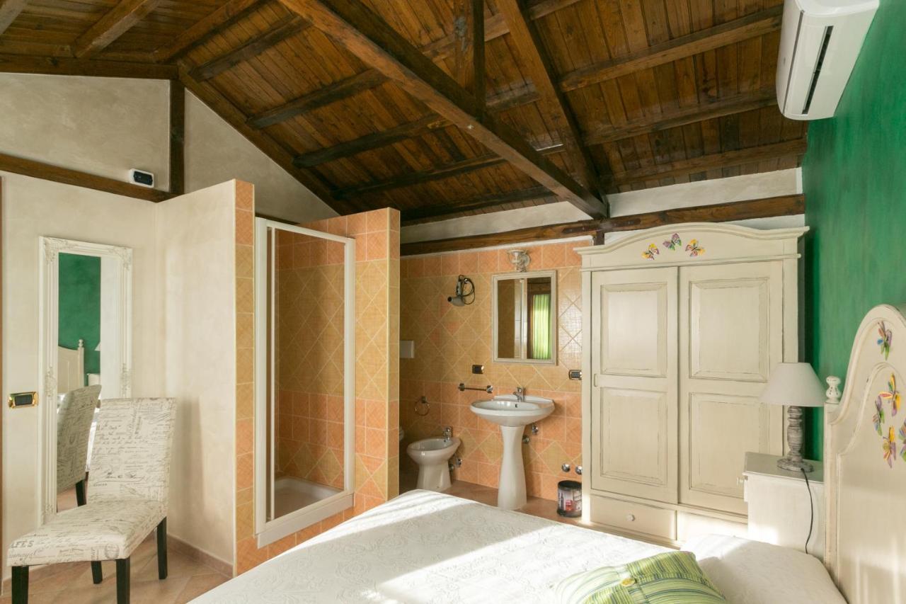 B&B Oasi Di Mamma Clara Latina Kültér fotó