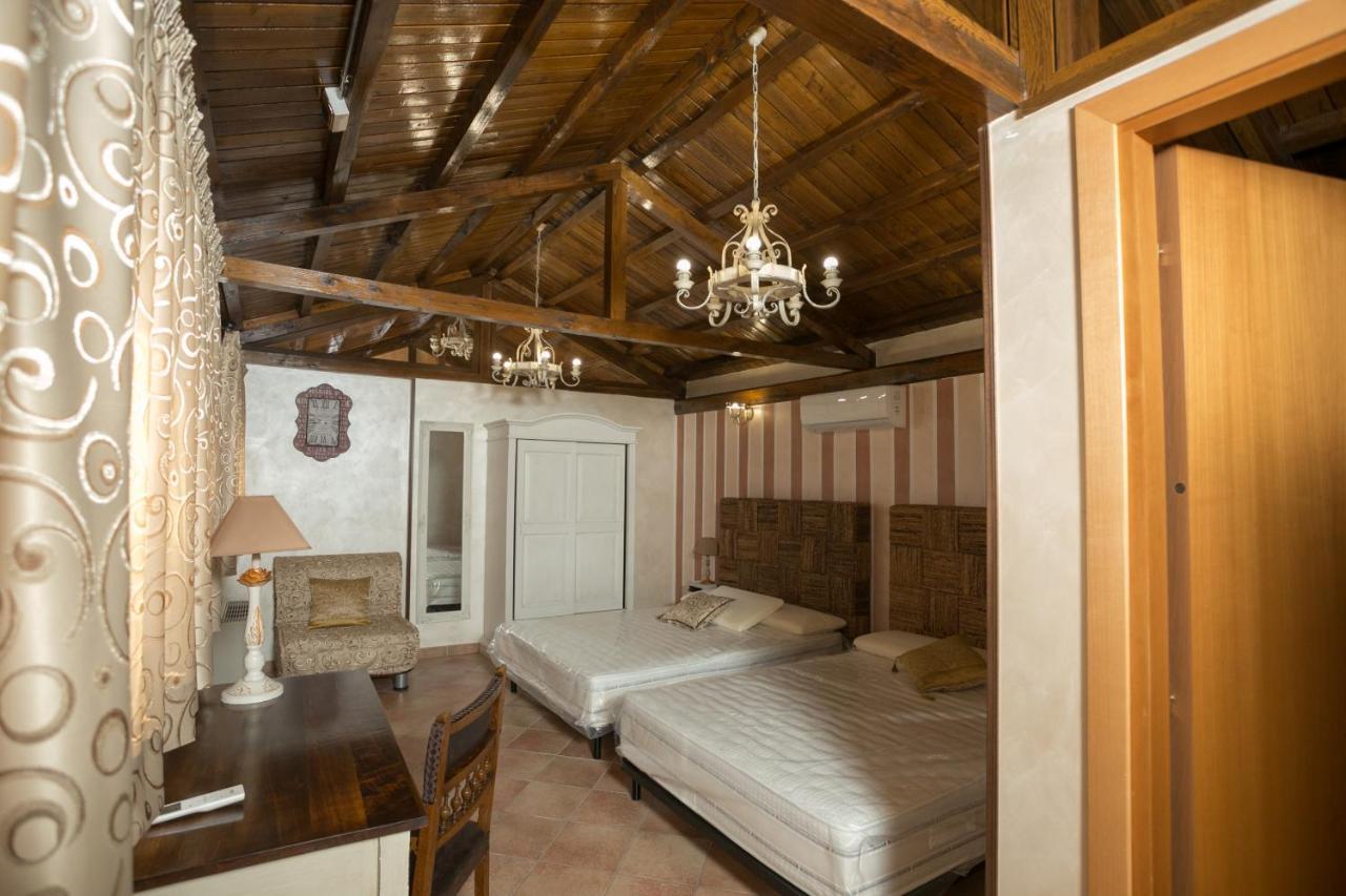 B&B Oasi Di Mamma Clara Latina Kültér fotó