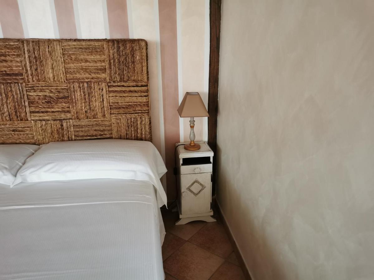 B&B Oasi Di Mamma Clara Latina Kültér fotó