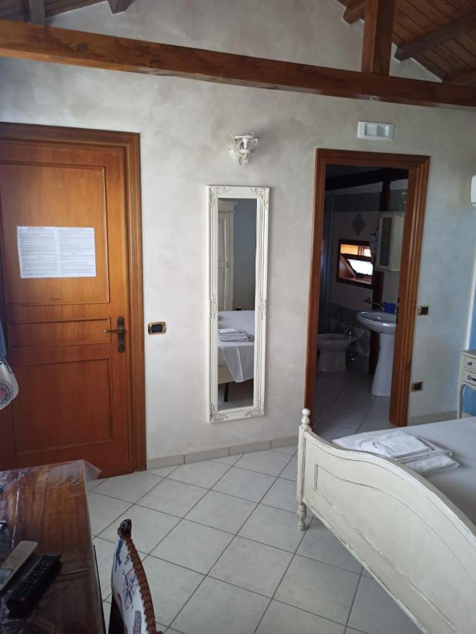 B&B Oasi Di Mamma Clara Latina Kültér fotó