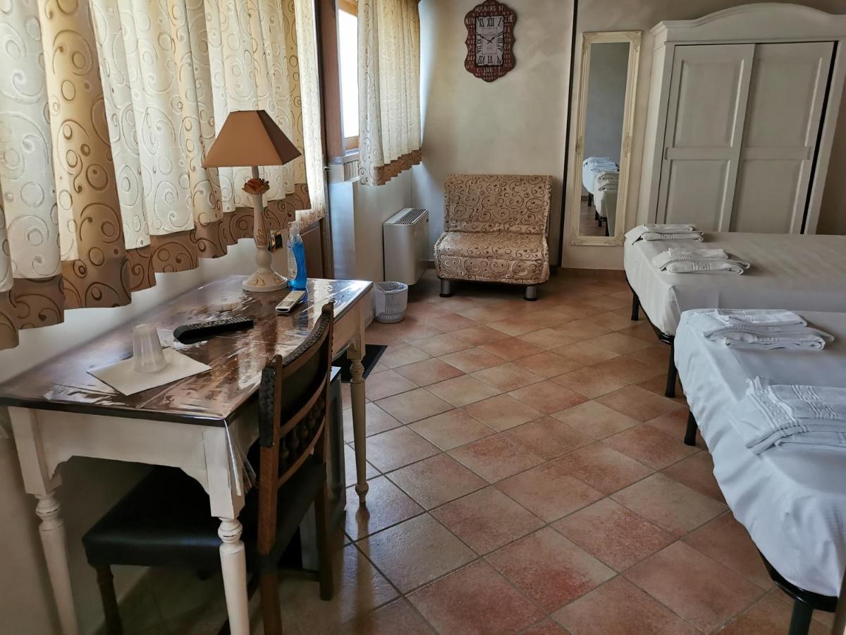 B&B Oasi Di Mamma Clara Latina Kültér fotó